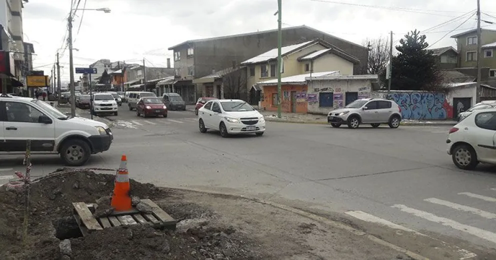 Colocarán un semáforo en la esquina de Onelli y 25 de Mayo