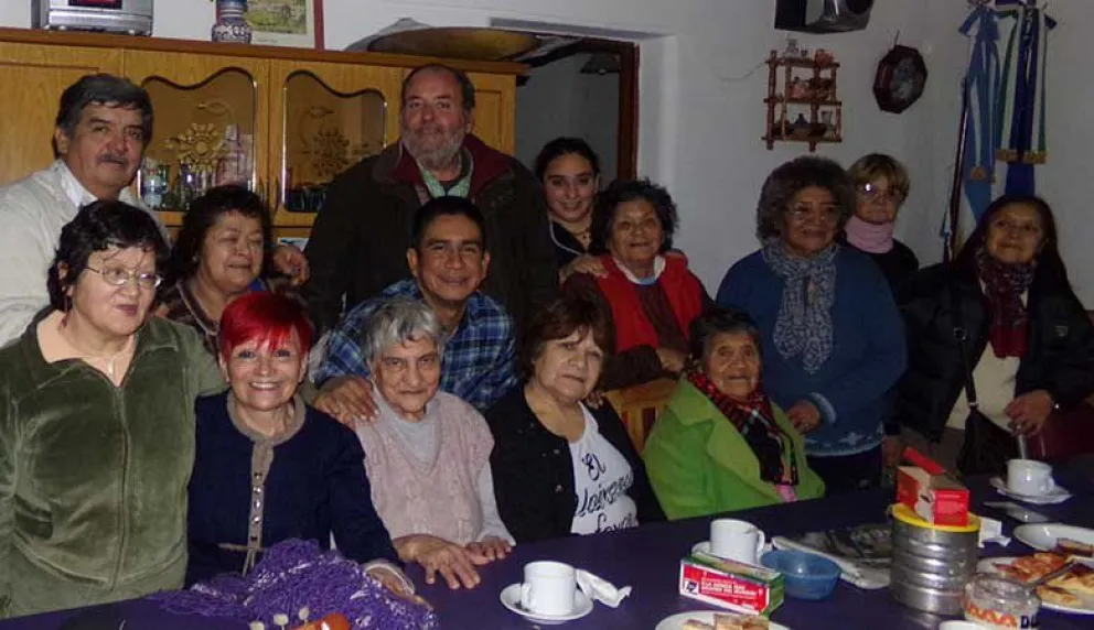 El Centro de Abuelos La Esperanza cantó y bailó al ritmo del folklore