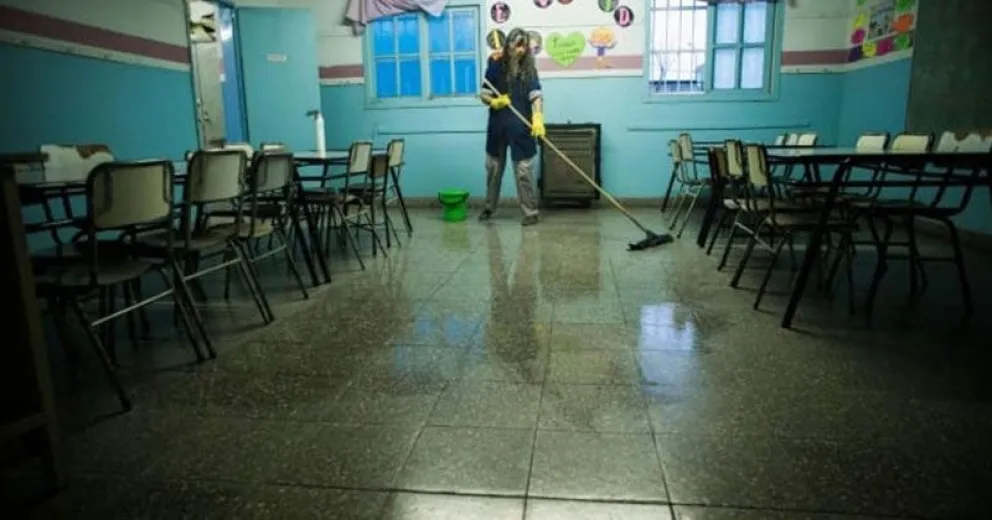 Gobierno presentará un programa de voluntariado con porteros de escuela