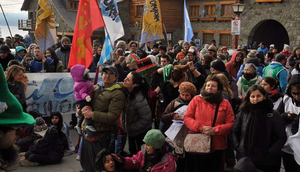 Manifestantes se concentraron en el Centro Cívico en contra del FMI