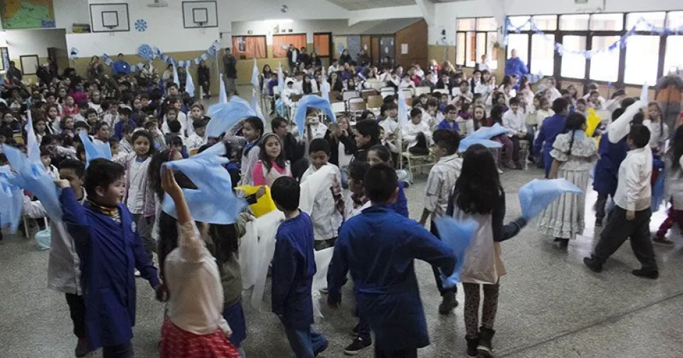 La escuela 273 celebró el Día de la Independencia con un brillante acto