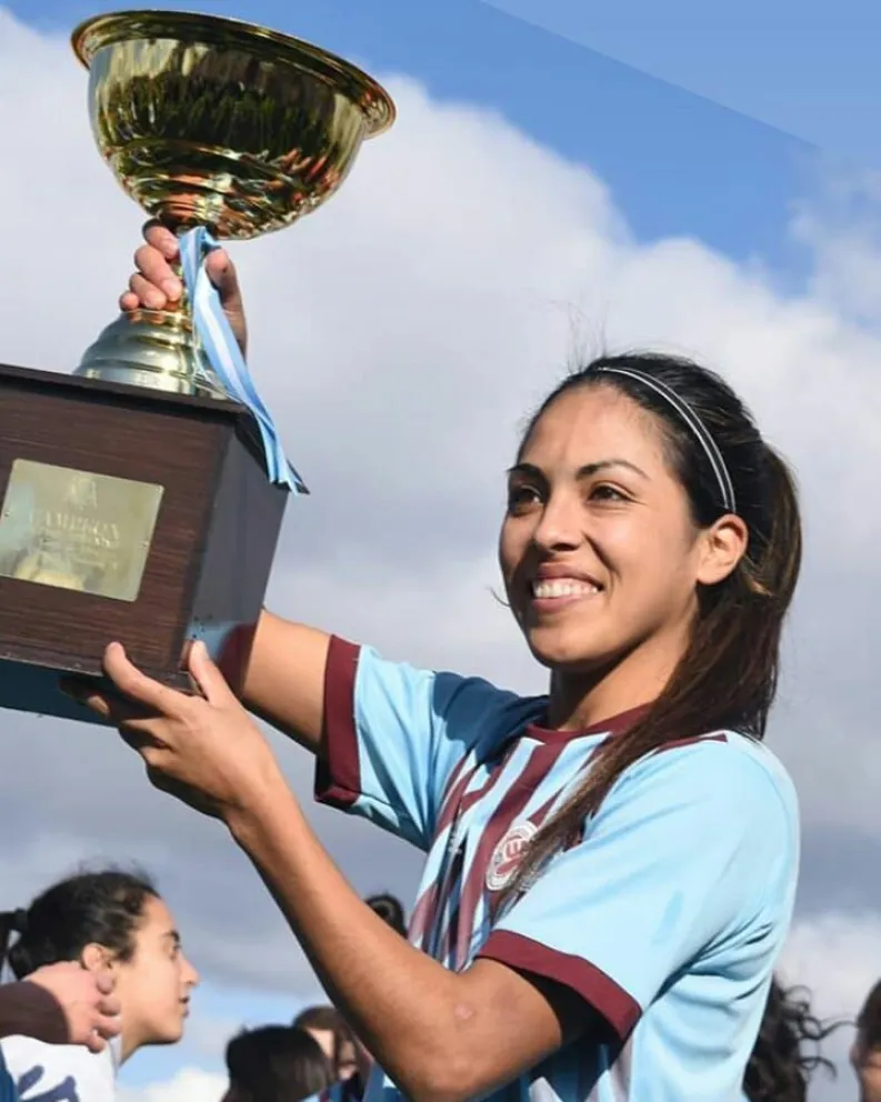 Una barilochense en lo más alto del fútbol femenino: “Nunca me olvido de dónde vengo y en dónde jugué”