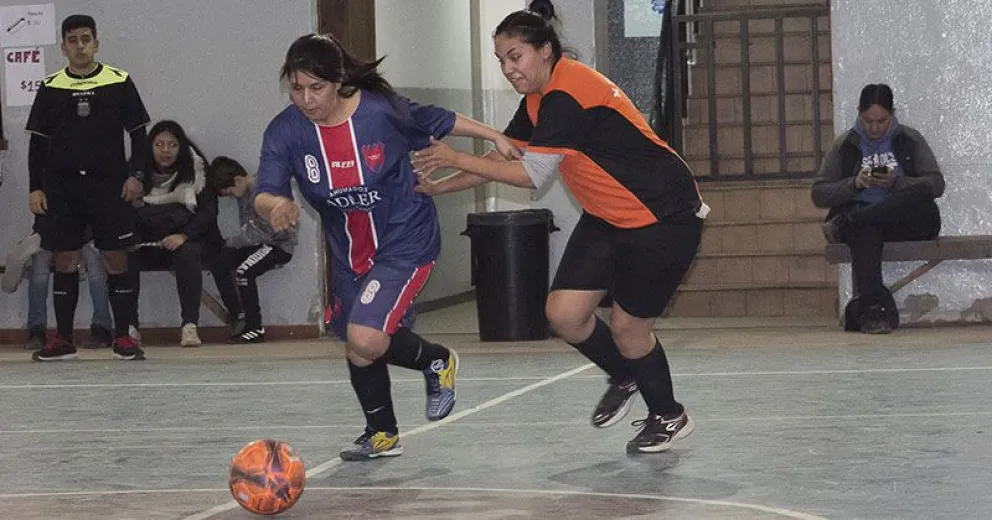 Las chicas se preparan para otro fin de semana a puro fútbol