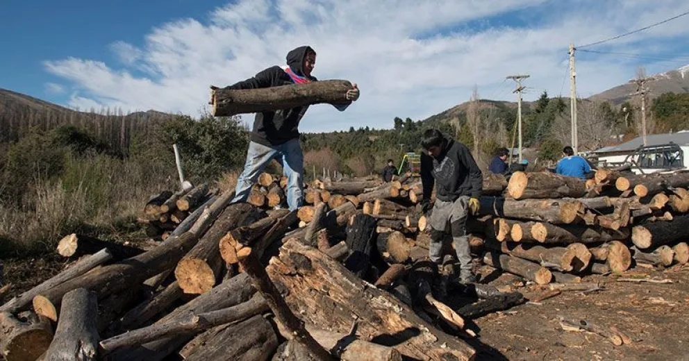 Convocan a vecinos del barrio El Frutillar a inscribirse en el Plan Calor Leña 2022