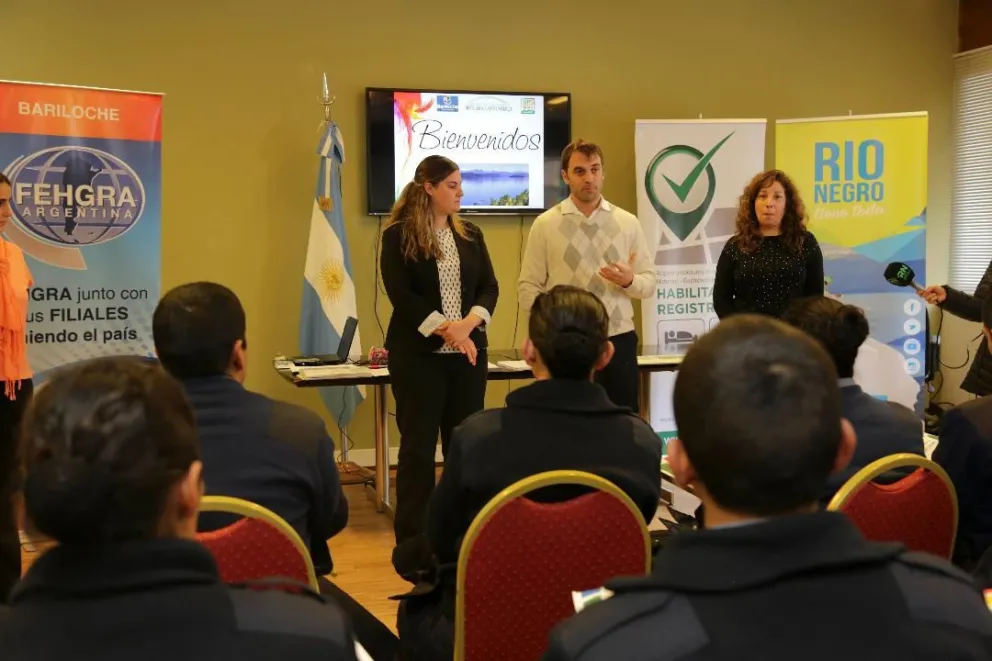 El Gobierno Provincial acompaña la capacitación turística a agentes de la Policía