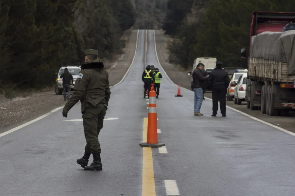 Hicieron dos piquetes durante la madrugada pidiendo por la libertad de Jones Huala