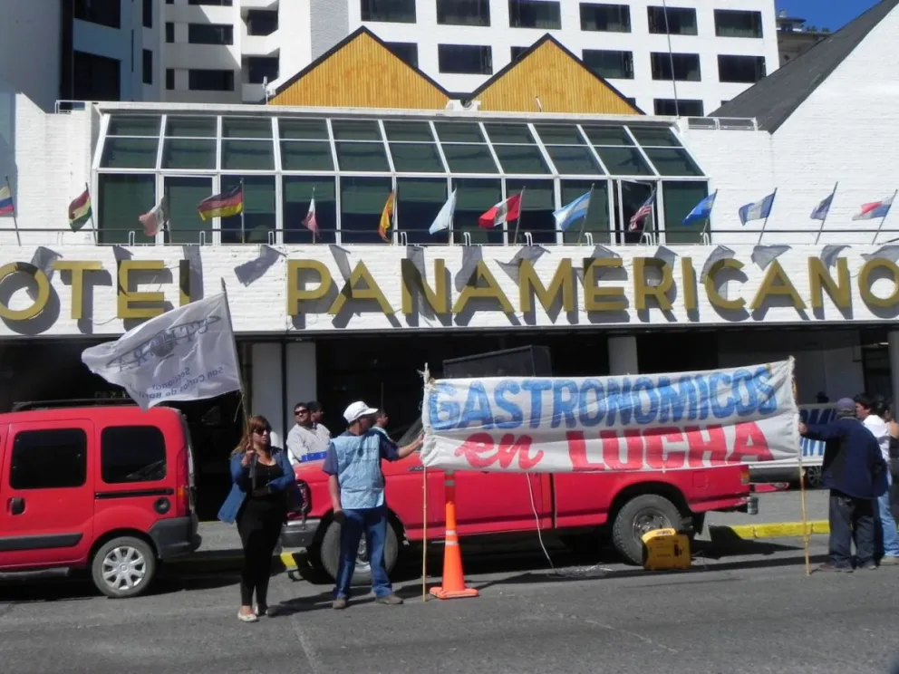 El gobierno provincial mediará en el conflicto entre  empresarios y gastronómicos