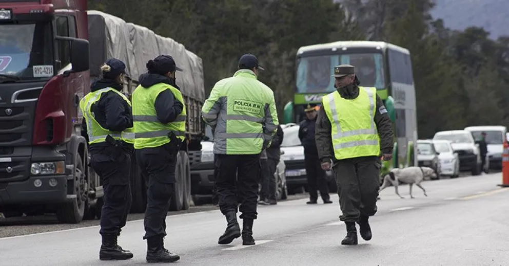 Protesta mapuche: hubo tensión en la zona de Mascardi por corte de la ruta 40