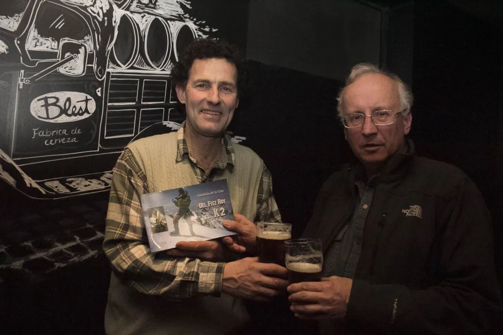 Ya circula el primer libro de Sebastián de la Cruz