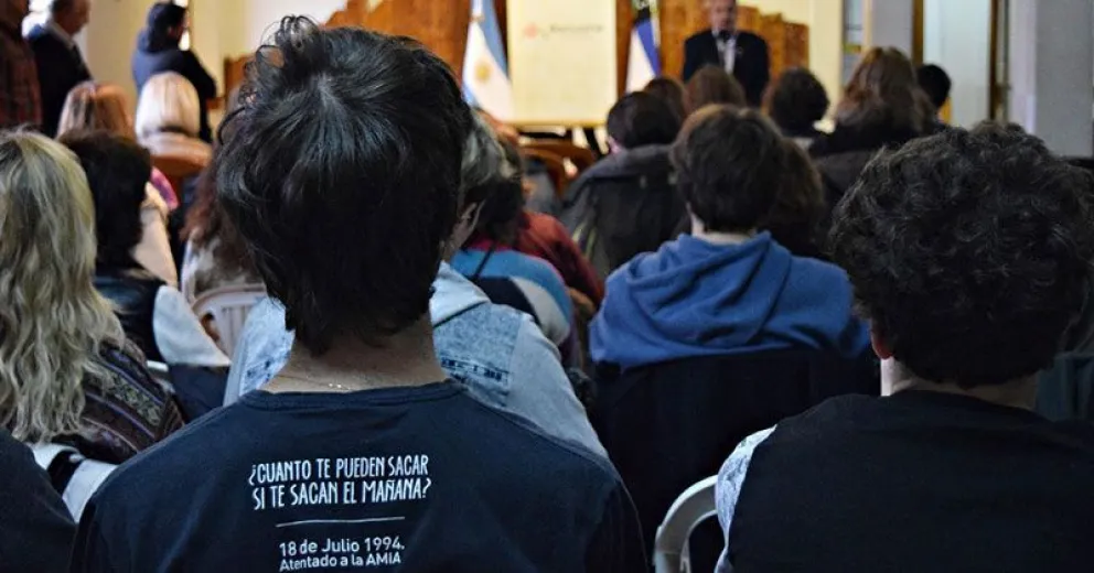 Bariloche también conmemoró a los fallecidos en el atentado a la AMIA