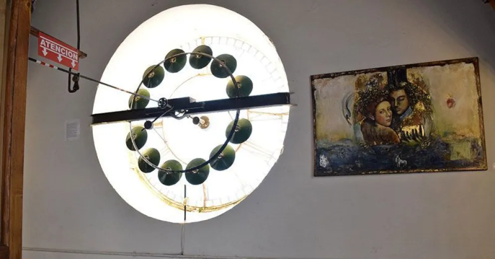 Exposición de pinturas en la Torre del Reloj del Centro Cívico