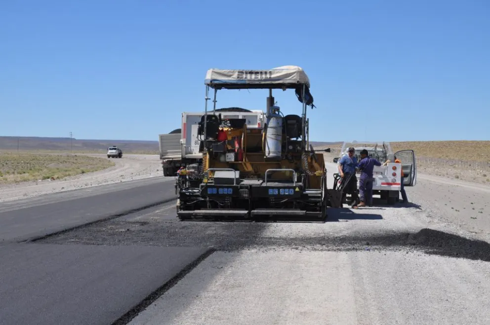 Macri dijo que “hay que hacer recortes sin tocar la obra pública”