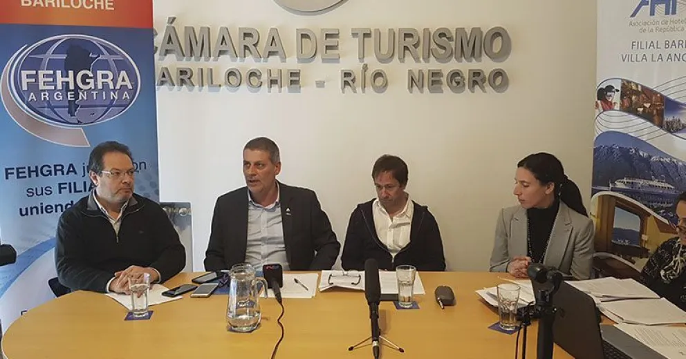 Empleados gastronómicos y hoteleros perciben sueldos más altos que en los centros de turismo vecinos