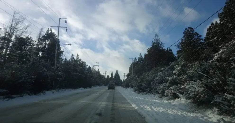 Precaución al conducir por presencia de hielo en las calles