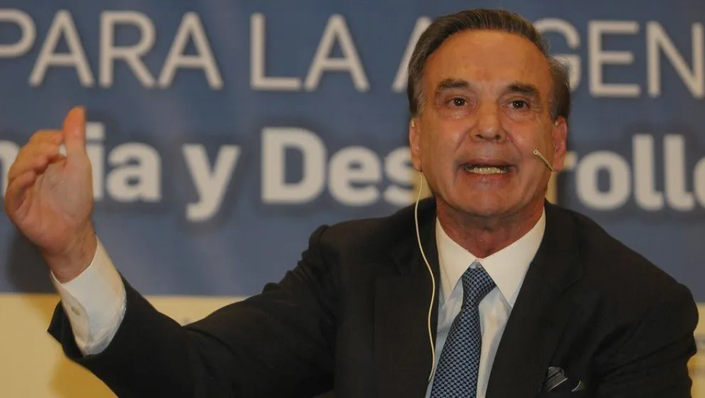 Pichetto busca penalizar la usurpación de la identidad virtual en redes sociales