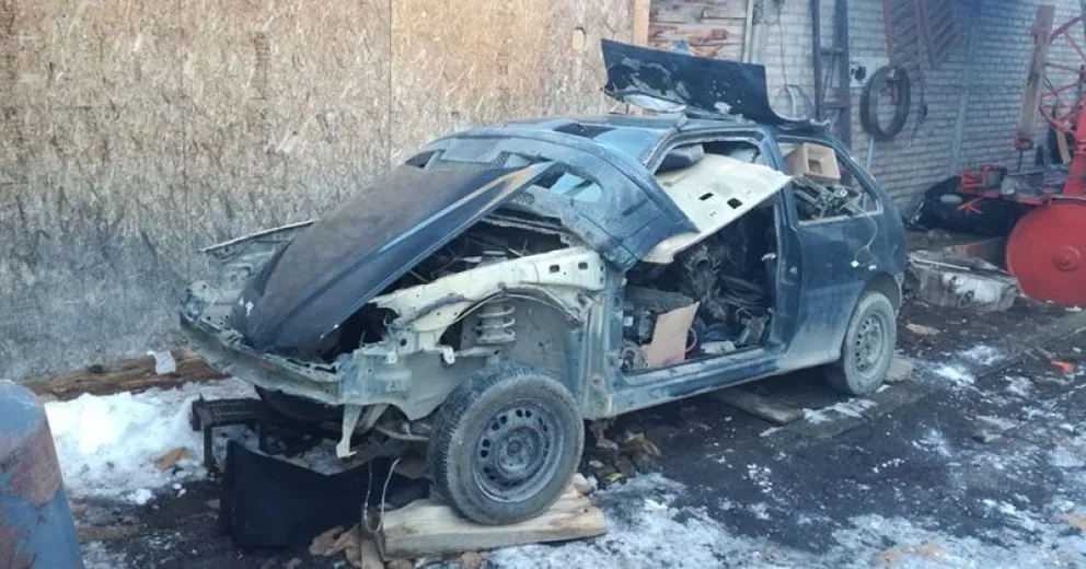 Ofrecían por redes sociales las autopartes de un VW Gol que fue denunciado como robado
