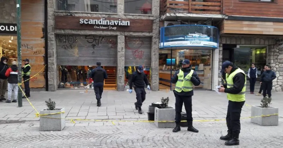 Lesionaron con un arma blanca al propietario de un comercio tras violento intento de robo