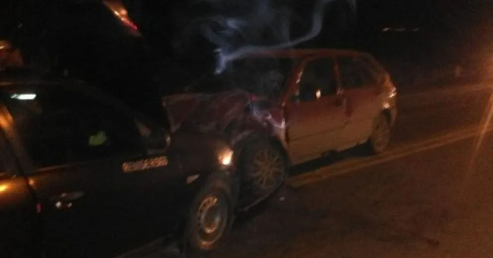 Choque frontal en Bustillo dejó tres heridos