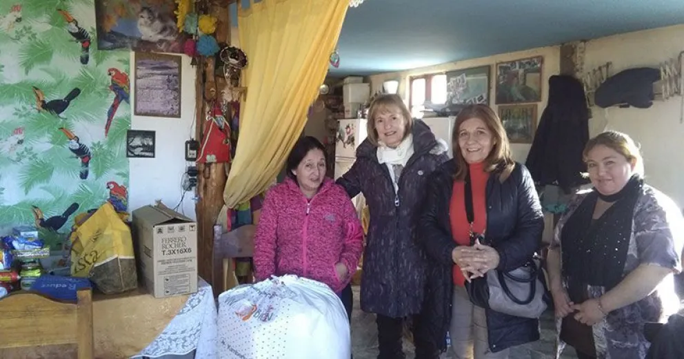 Donan alimentos al Merendero Los Peques y a la Parroquia San Cayetano