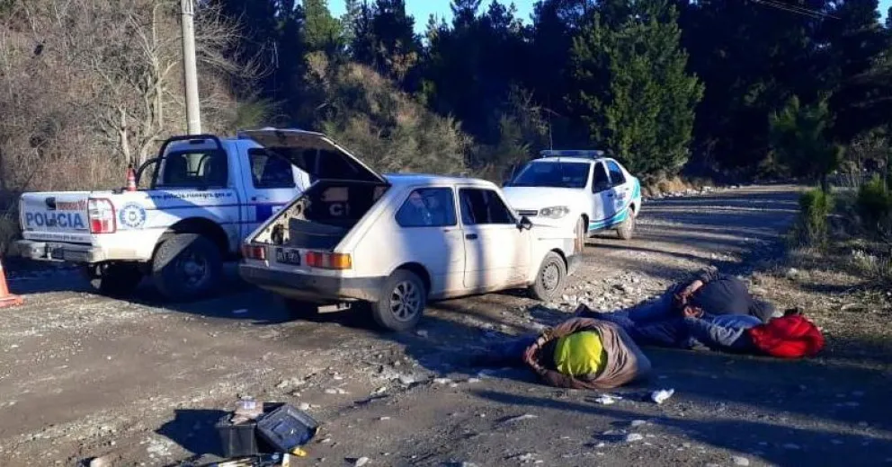 Detuvieron a tres delincuentes que robaron elementos de una vivienda en El Bolsón