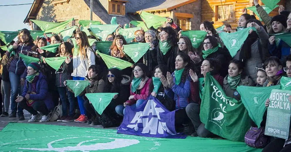 “Pañuelazo” por el aborto legal, seguro y gratuito