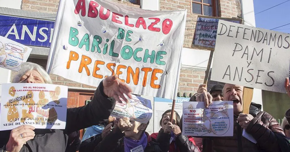 Manifestaron contra el descuento en asignaciones familiares