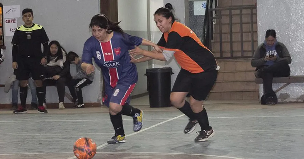 Las chicas de Cuarta División pusieron calor al futsal del fin de semana