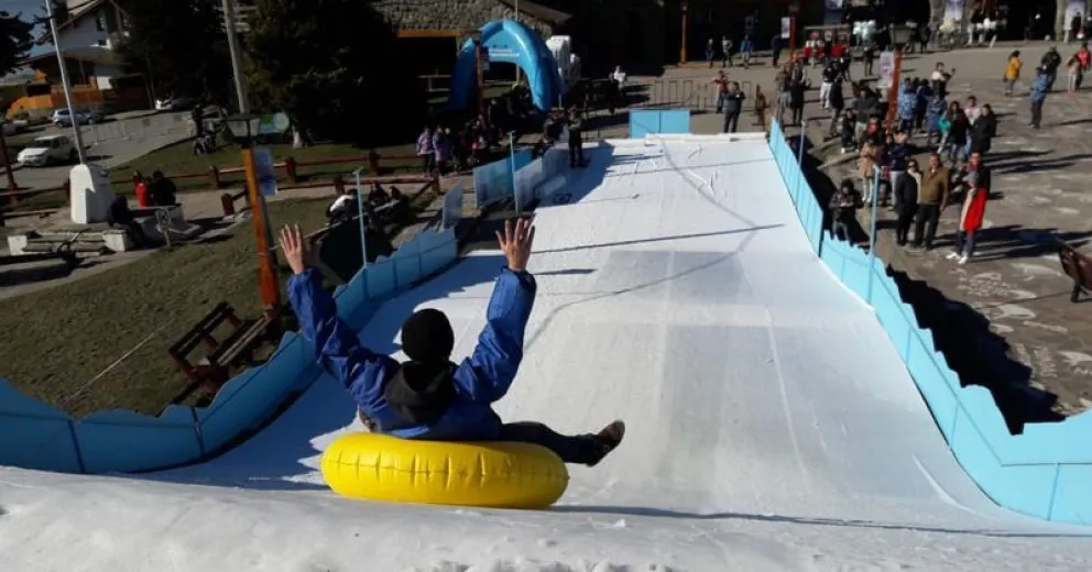 Con una pista en pleno Centro Cívico y más de 25 expositores, quedó inaugurada la Expo Nieve