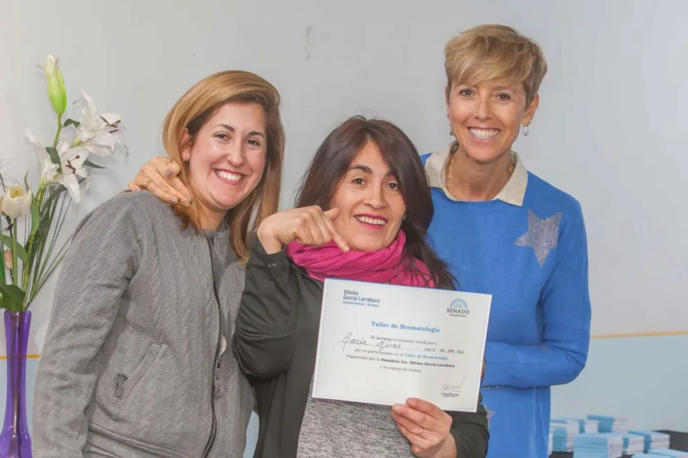 García Larraburu entregó certificados a las alumnas y alumnos de talleres