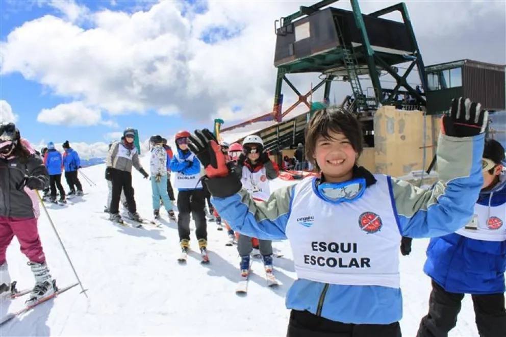 Una oportunidad para que estudiantes barilochenses, conozcan el cerro y aprendan el deporte invernal. 