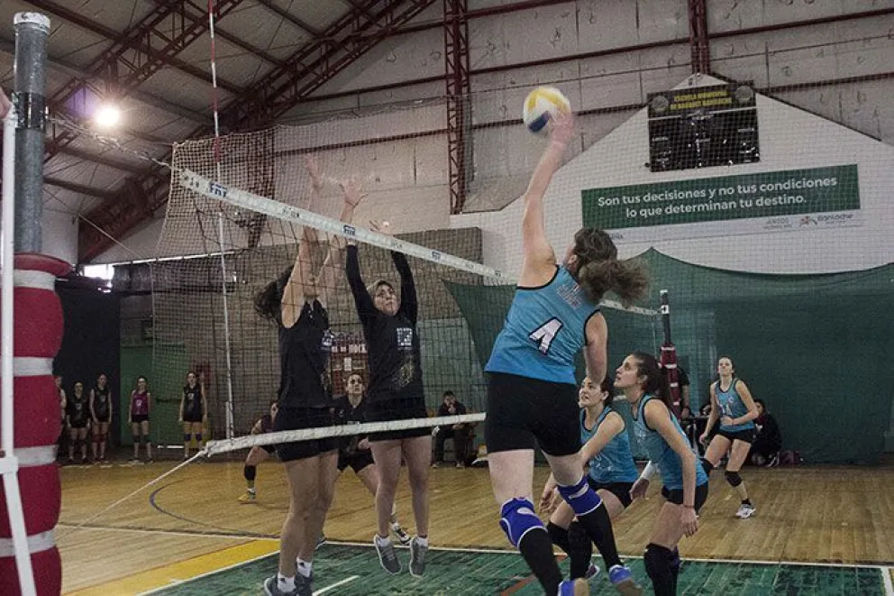 Las chicas se presentan en una nueva fecha de la Liga de Vóley    