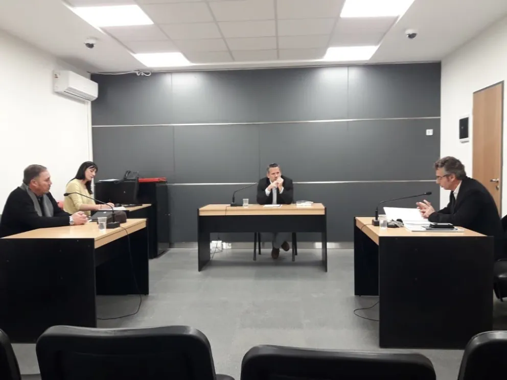 Continuará detenido acusado de causar lesiones leves y desobediencia judicial