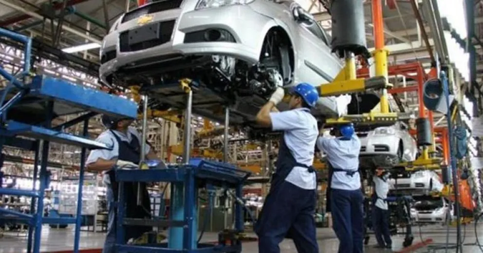 Según el INDEC, la industria se hundió 8,1% en junio