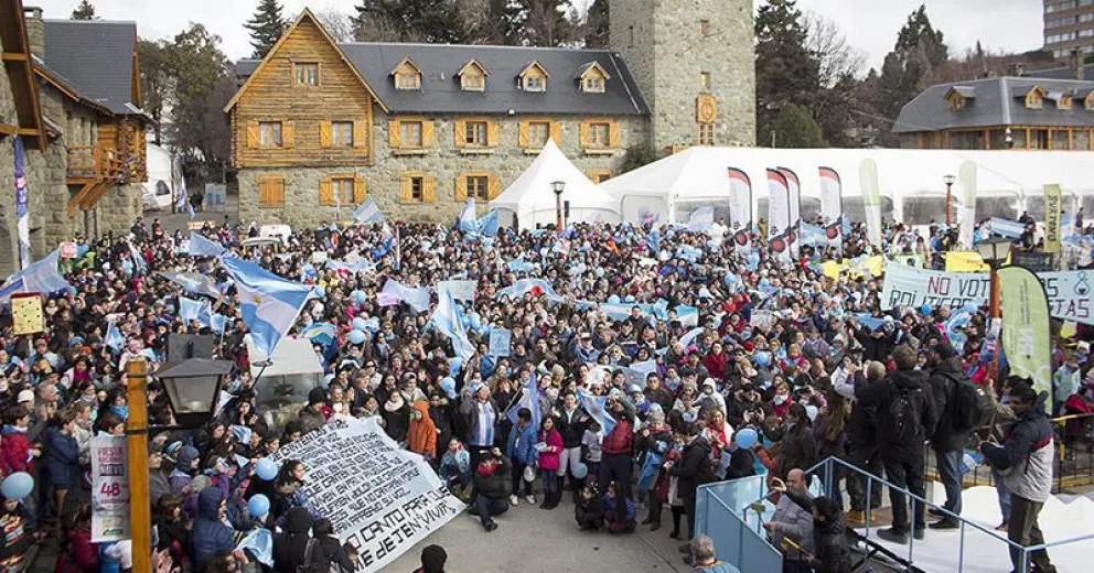 Marcharon bajo la consigna “Salvemos las dos vidas” en rechazo a la legalización del aborto