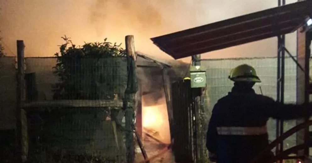 Incendio consumió por completo una vivienda del Arrayanes