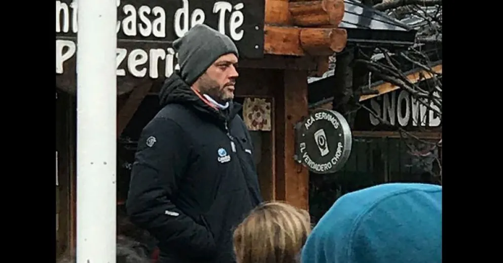 El secretario de Turismo se puso una campera de Alta Patagonia y generó revuelo