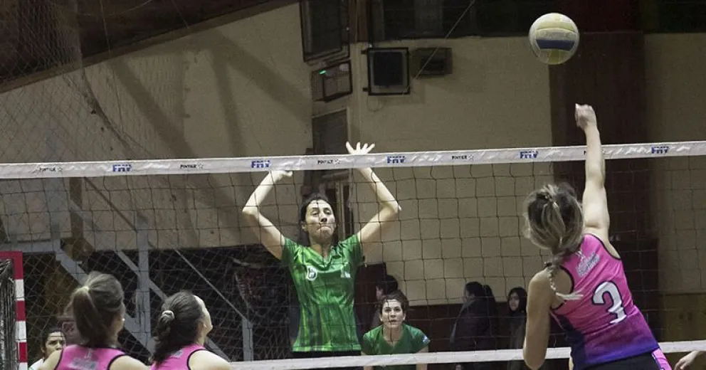 Los equipos femeninos buscan entrar a los playoffs