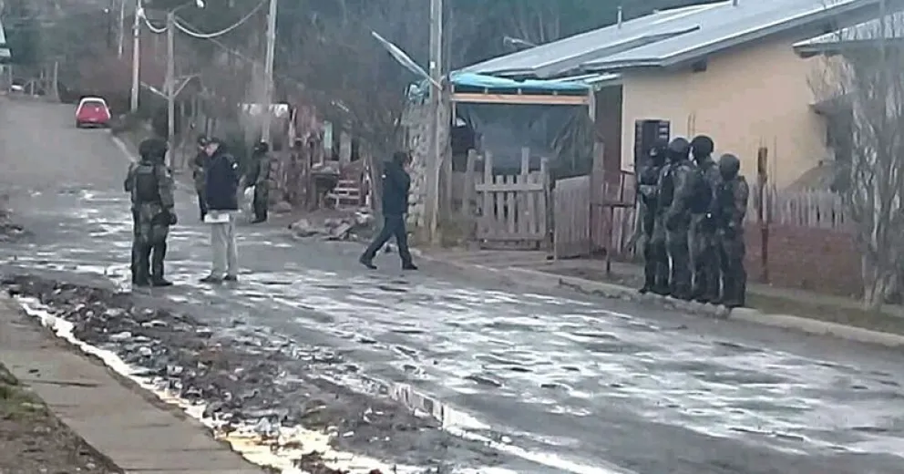 Luego de cinco allanamientos detuvieron a un joven declarado culpable por un homicidio