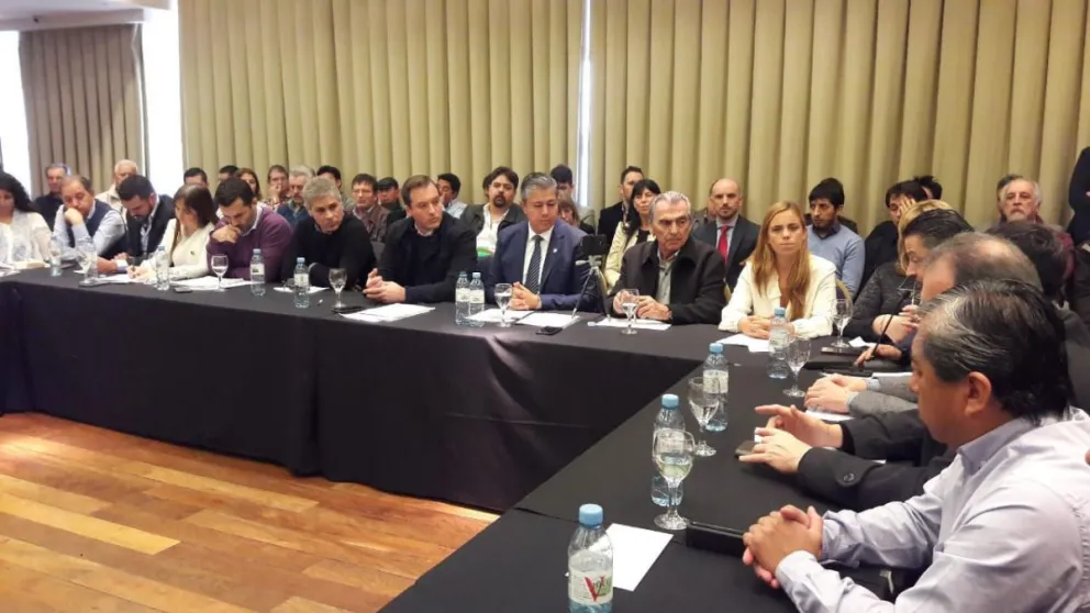 Dirigentes del FPV quieren hacer "un muro" contra las políticas del gobierno nacional
