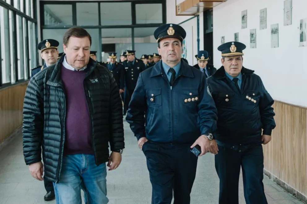 El Gobernador Weretilneck compartió un almuerzo con aspirantes a oficiales de Policía
