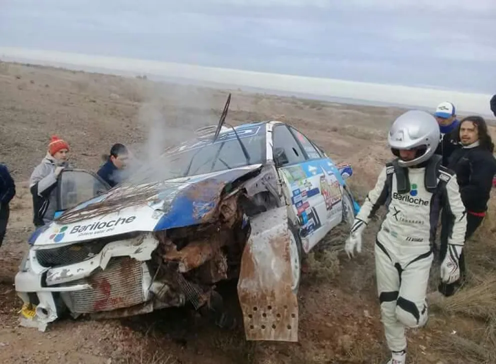 Elvira volcó en el primer especial del domingo, y no pudo cosechar su primera Manzana