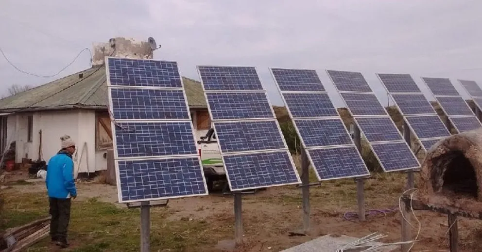 Nuevos paneles solares para la vivienda de guardas ambientales de Pozo Salado