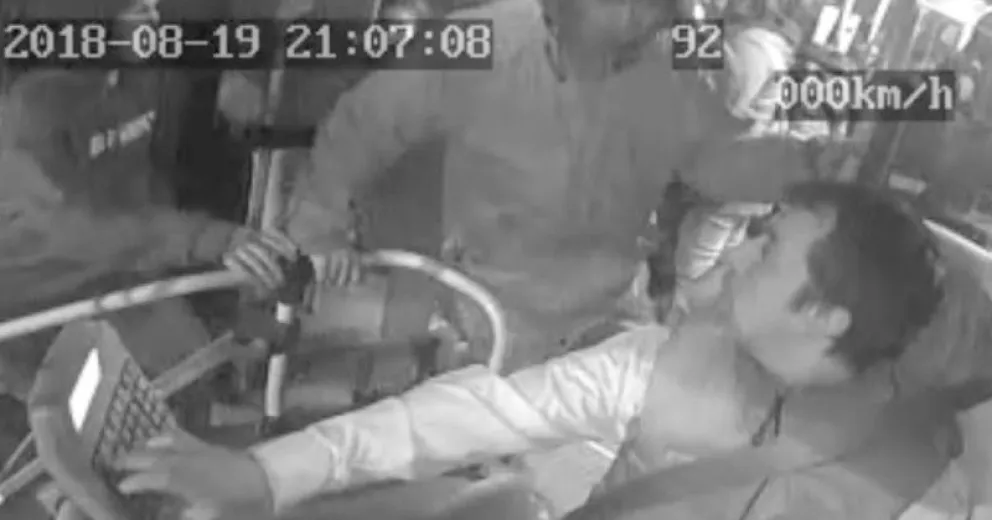 Le quisieron cobrar el pasaje, se negó y dañó la máquina de la SUBE