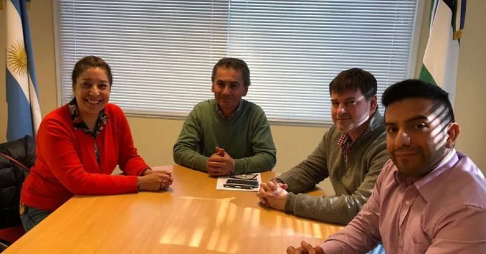Arabela Carreras se reunió con el intendente de Dina Huapi