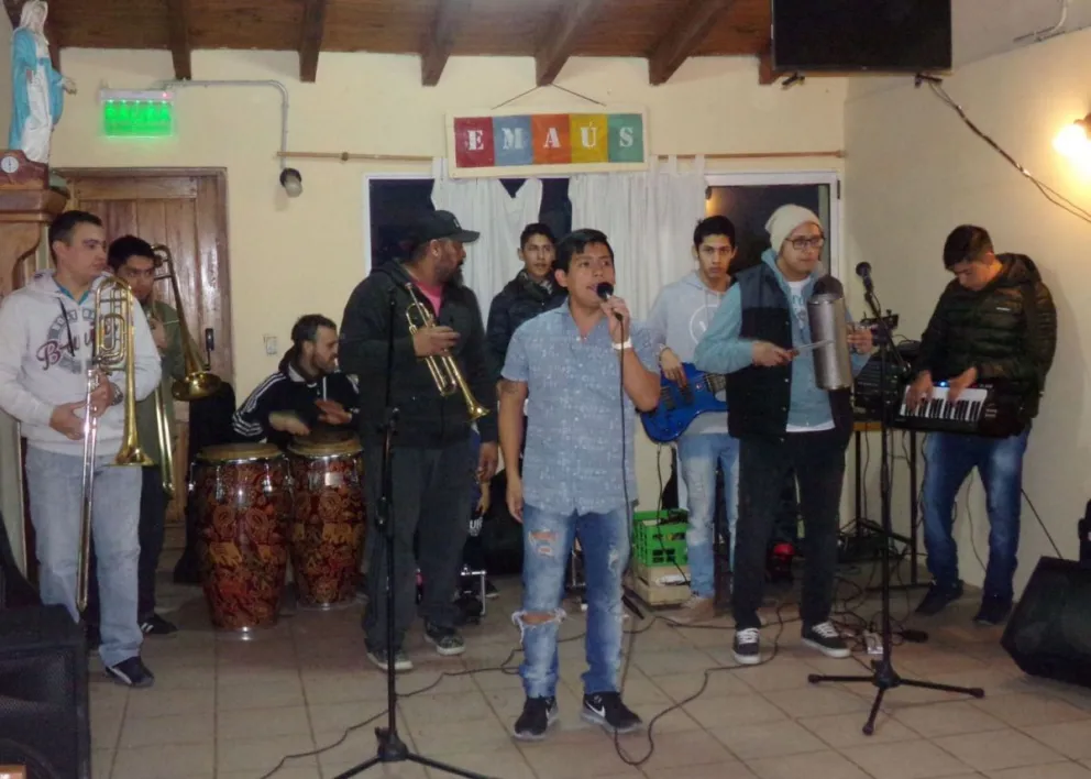 El Encuentro Cultural en el Hogar Emaús tuvo la calidez que aportó Tu Mambo