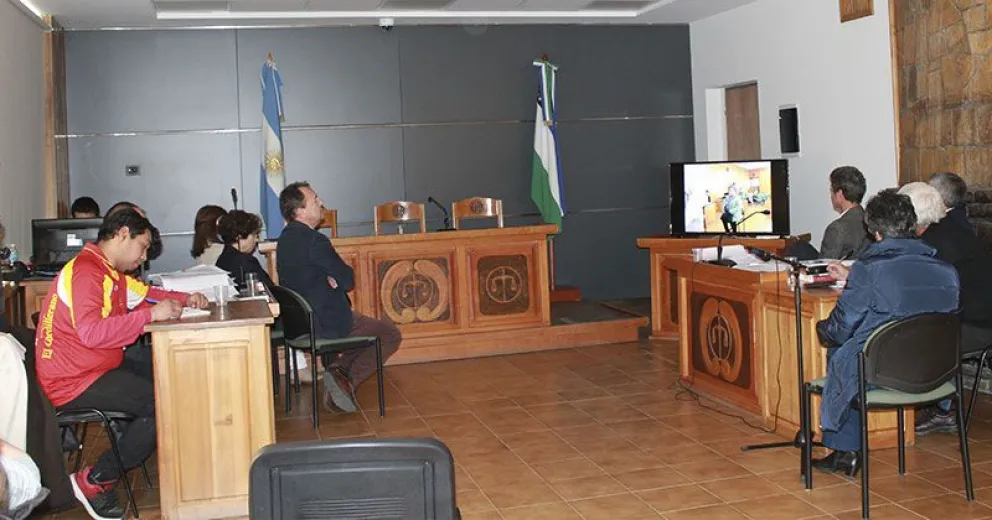 Siguen viendo la tele para juzgar a Quintero