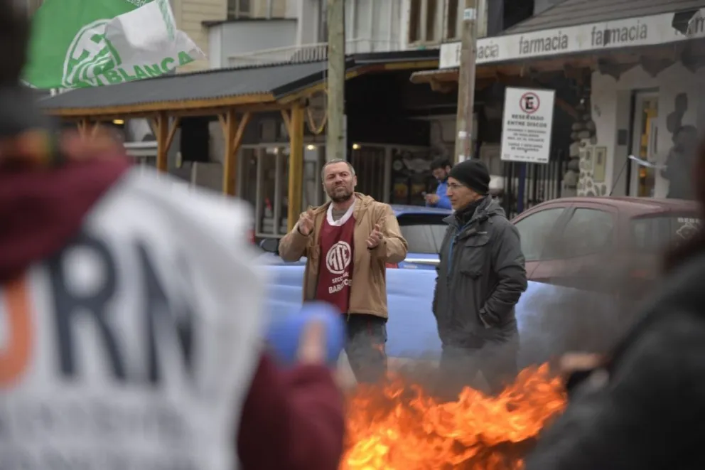 Trabajadores de Agrícultura Familiar despedidos protestaron en calle San Martín