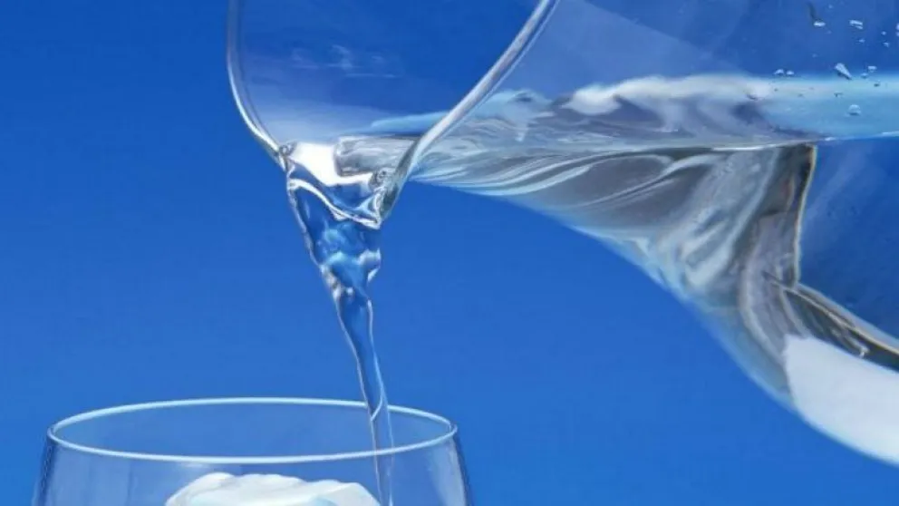 Locales comerciales deberán disponer de agua potable gratuita