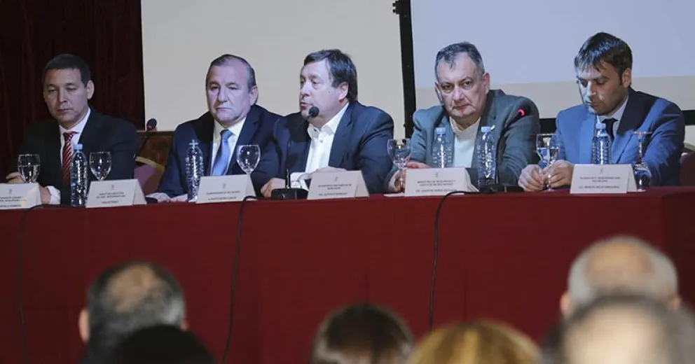 El gobernador Weretilneck presidió la apertura del encuentro del Consejo Federal de Seguridad Vial
