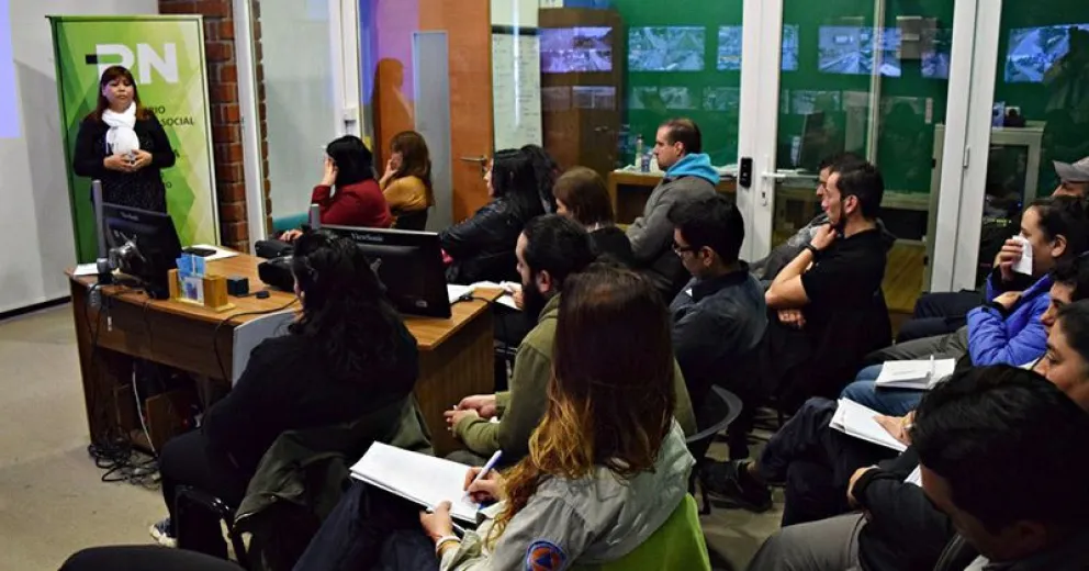 Capacitan a visualizadores del Centro de Monitoreo